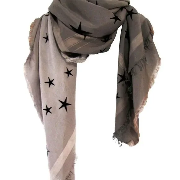 NWT Leigh & Luca Star Ombré Scarf - Picture 3 of 8